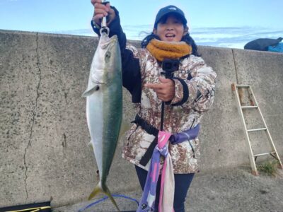 <p>ひまわり様　沖の北外向き　飲ませ釣りでメジロ！6時半頃にヒット！</p>