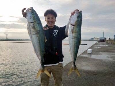 <p>真鍋様　沖の北　飲ませ釣りでメジロ2本！7時便でお預りしました。</p>