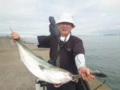<p>林様　沖の北　飲ませ釣りでブリ90cm！</p><p>※現在飲ませ用のアジは現地調達可能です</p>
