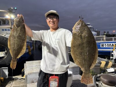 <p>牙族のストーカー様　沖の北　アジ飲ませ　ヒラメ2匹✨本日が人生初ヒラメとの事♪♪おめでとうございます㊗️</p>
