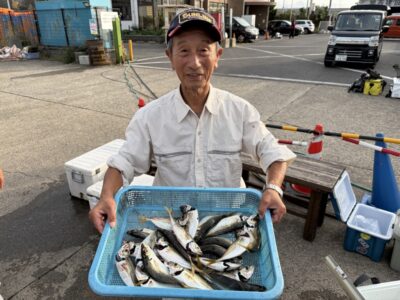 <p>木村様　旧一文字赤灯　サビキ釣り　7時〜15時まで　アジ23cmまで多数🎣</p>