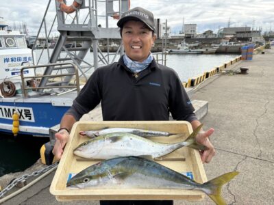 <p>炭家様　沖の北　アジ飲ませでメジロ2匹🎣ショアジギではサゴシもGET✨</p>