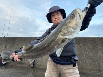 <p>向井様🚰　沖の北　アジ飲ませ　スズキ86cm🎣</p>