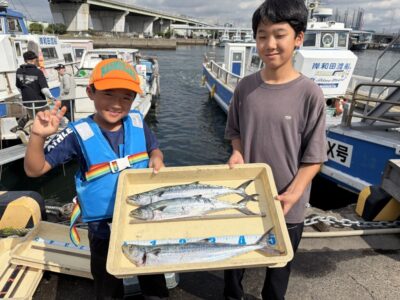<p>いちと君&ともき君　沖の北　ショアジギでサゴシ3匹GET✨</p>