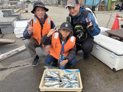 <p>長澤様　旧一文字赤灯　サビキ釣りでアジ・サバ・イワシGET♪♪中アジも混ざりました✨</p>
