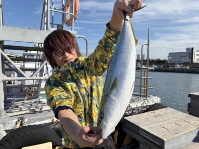 <p>八幡様　沖の北　アジ飲ませ　メジロ✨</p>