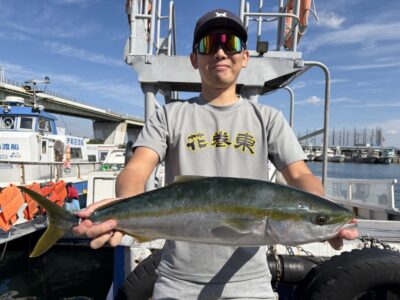 <p>吉本様　沖の北　アジ飲ませ　メジロ🎣</p>