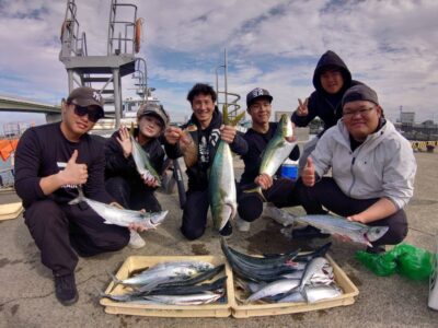 <p>チームYFM様　沖の北　ショアジギでサゴシ大漁！メジロは飲ませ釣りで！</p>