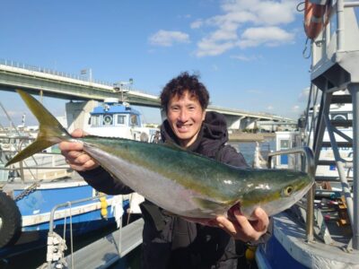 <p>真鍋様　沖の北　飲ませ釣りでメジロ！</p>