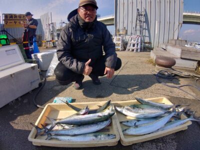 <p>顔出しなのに匿名希望様　沖の北　ショアジギでサゴシ大漁！</p>