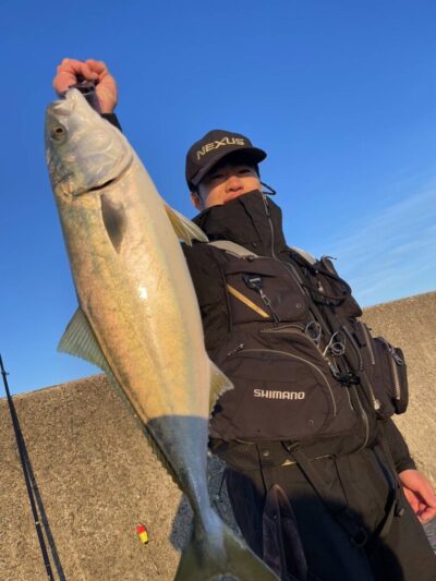 <p>KATO FISHING CLUB 様　沖の北　飲ませ釣りでメジロ65cm！7時頃にヒット！</p>