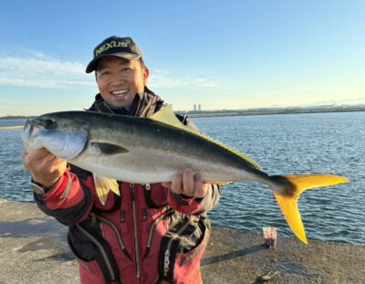 <p>KATO FISHING CLUB様　沖の北　飲ませ釣りでメジロ65cm！8時にヒット！</p>