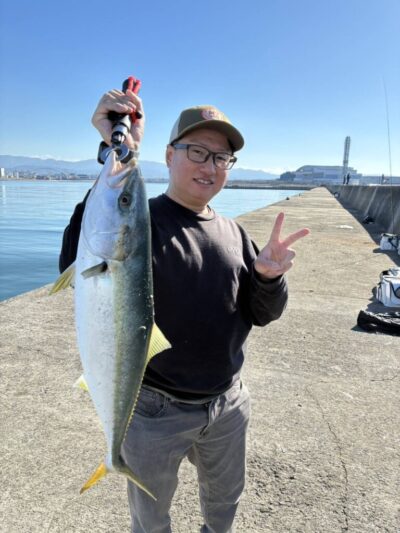 <p>KATO FISHING CLUB様　沖の北　飲ませ釣りでメジロ65cm！13時半にヒット！</p><p>KFC様今日は5人で来て青物全員安打♪すごい！</p>