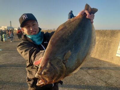 <p>白江様　沖の北外向き　飲ませ釣りでヒラメ69cm！初ヒラメおめでとうございます！</p>