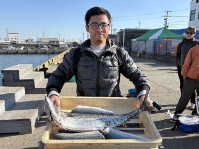 <p>熊取アングラーズ　沖の北　ショアジギでサゴシ🎣　7:30頃にサワラ80cm🎣</p>