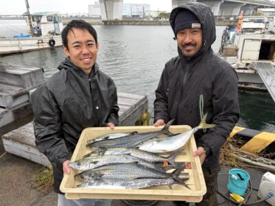<p>K &KJ様　沖の北　ショアジギでサゴシ🎣KJ様は初ハマチとの事でした！！おめでとうございます🎉</p>