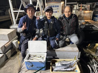 <p>島内様・要くん・和じぃ様　沖の北　ショアジギでサゴシ5匹とアジ飲ませでメジロ GET✨サビキではアジ・サバ・イワシ大漁🎣🎣</p>