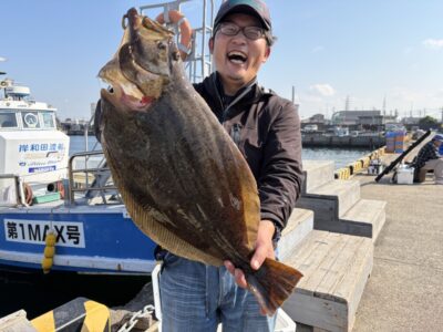 <p>月曜釣り倶楽部　西森様　沖の北　アジ飲ませ　ヒラメ57.5cm✨初ヒラメおめでとうございます㊗️</p>