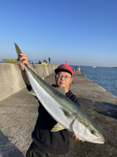 <p>山内様　沖の北　飲ませ釣りでブリ！8時半頃にヒット！</p>