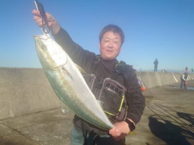 <p>高見様　沖の北　飲ませ釣りでブリ！9時頃にヒット！</p>