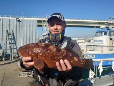 <p>福山様　沖の北　エビ撒き釣りでアコウ46.5cm！！！</p>