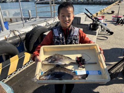 <p>増田様　旧一文字カーブ　落とし込み　チヌ2枚🎣</p>