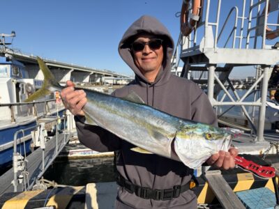 <p>三鬼様　沖の北　アジ飲ませでメジロ🎣11時半頃にヒット♪♪</p>