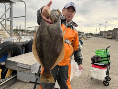 <p>高橋様　沖の北　アジ飲ませ　ヒラメ64cm🎣10時半ごろにヒット♪♪東京からありがとうございました✨</p>