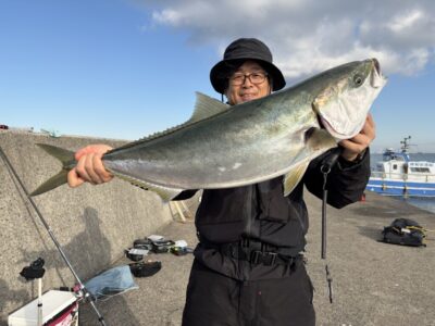 <p>だんご様　沖の北　アジ飲ませ　ブリ84cm🎣9時前にヒット♪♪</p>