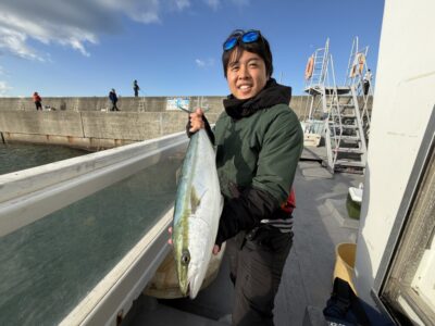 <p>森本様　沖の北　ショアジギでメジロGET🎣9時前にヒット♪♪</p>