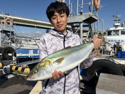 <p>里岡様　沖の北　マキマキ(キシイチオレンジ)  メジロ🎣10時ごろにヒット♪♪</p>