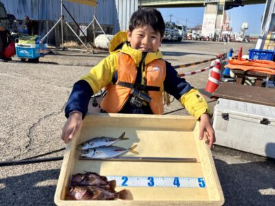 <p>コータくん　沖の北　サビキ釣りでアジ25cm&ガシラ🎣</p>
