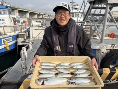 <p>アーリー様　旧一文字赤灯　サビキ釣り(竿下)  中アジ多数・良型のサバ🎣</p>