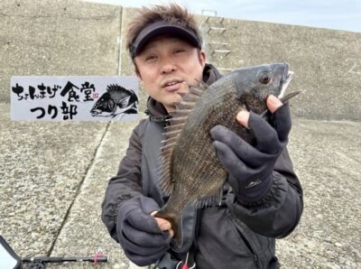 <p>パール高田様　ヘチ釣り(岩ガニ)  9時便で沖の北→旧一文字赤灯へ移動後チヌ1枚追加🎣</p>