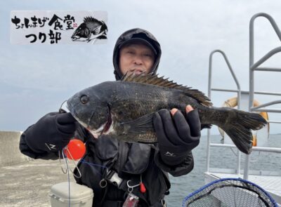 <p>パール高田様　沖の北　へち釣り(岩ガニ)で良型のチヌ🎣</p>
