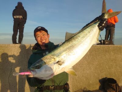 <p>イワセマン様　沖の北　セットアッパー・フルバックでメジロ74cm！！！5時半頃にヒット！渡船券3枚ゲットおめでとうございます♪</p>