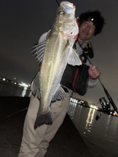 <p>マックス泉大津店 宮原様　中波止2番　メンボーでシーバスGET🎣今季はセイゴサイズが多いみたいですが不意に大物も来ますので油断は禁物です^ ^</p>