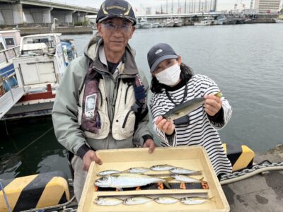 <p>ハンター高倉&ひまわり様　沖の北　サビキ釣り　早朝に小アジと大サバ37cm🎣</p>