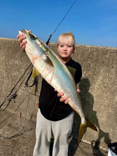 <p>藤田様　沖の北　セットアッパー(フルバック)   7時50分頃にメジロ71cm🎣今季3匹目となる青物でした✨おめでとうございます🎉㊗️</p>
