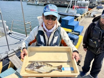 <p>中村様　中波止③ エビ撒き釣り　7時頃にチヌ40cm🎣　</p>