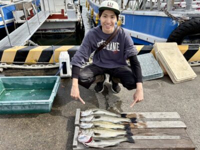 <p>ヒロキマン様　沖の北　エビ撒き釣り　タナ3ヒロ程　ハネ 5尾(最大56cm)🎣</p><p>&nbsp;</p>