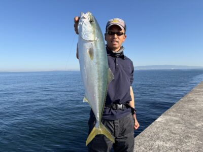 <p>後藤様　沖の北奥の方　飲ませ釣りでメジロ！7時すぎにヒット！</p>