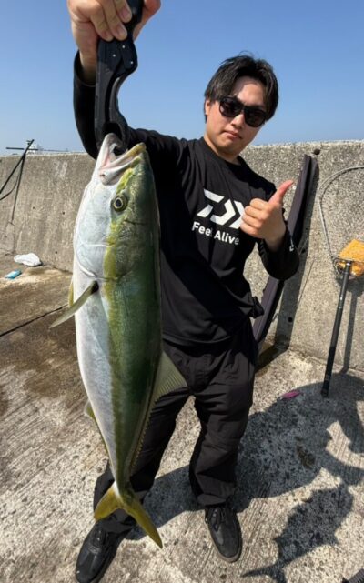 <p>よしてる様　沖の北　ジャックアイ・マキマキ　岸一ピンクでメジロ72cm！9時40分にヒット！</p>
