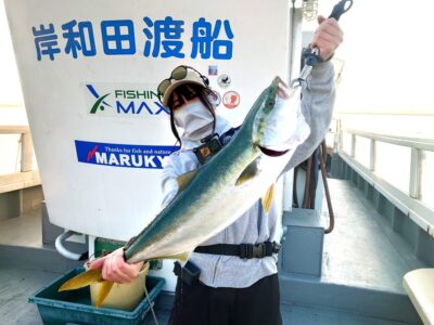 <p>ぷらっと釣ーリング（YouTube）様　沖の北　ジグパラ・ジェットでメジロ！5時半頃にヒット！</p>
