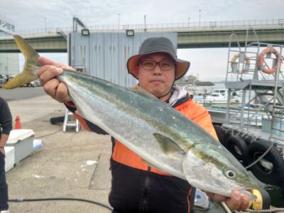 <p>上垣内様　沖の北　メジャクラ・ジグパラ60gでメジロ！！！10時半頃にヒット！</p><p>中層〜表層をシャクって探り技ありの1本！さすがですね♪</p>
