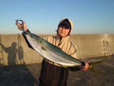 <p>森本様　沖の北　セットアッパーでブリ88cm！5時半頃にヒット！</p>
