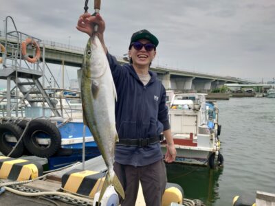 <p>沖の北　ポンプ小屋かなり奥の方　ビッグバッカーでメジロ！10時半頃にナブラが出たタイミングで釣れたそうです。</p><p>釣れる時間がばらばらなので、体力勝負です！</p><p>&nbsp;</p>