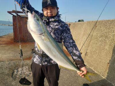 <p>藤井様　沖の北　ジャックアイ・マキマキ岸一ピンクでブリ95cm！！！6時15分にヒット！</p>