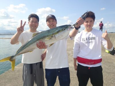 <p>チーム鍛島様　沖の北　セットアッパーでブリ92cm！8時頃にヒット！</p><p>諦めないって大事です♪</p>