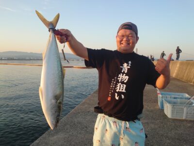 <p>福井君　沖の北　セットアッパーでメジロ！5時すぎにヒット！</p><p>「釣れない猫さんの横でセットアッパーで釣ってやったにゃ〜！」とコメントいただきました。</p>